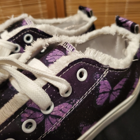 Purple butterfly canvas sneakers - Picture 3 of 4